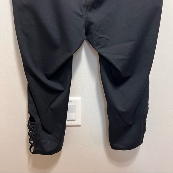 Torrid Black & Blue Cropped Leggings Activewear Size 2x - Picture 7 of 9